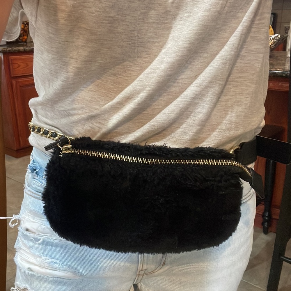 Black & Gold Fluffy Crossbody/Fanny pack bag - Picture 9 of 9